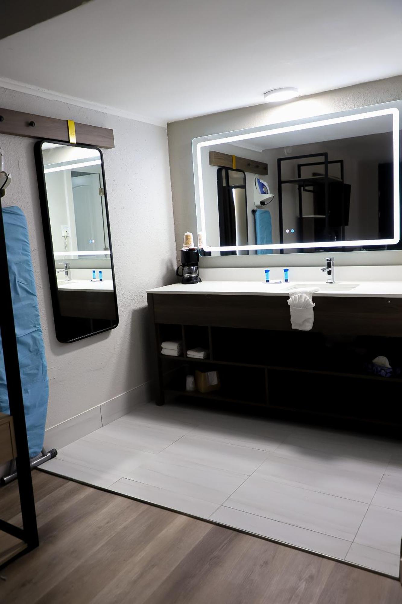 Airport Inn Nederland Bagian luar foto